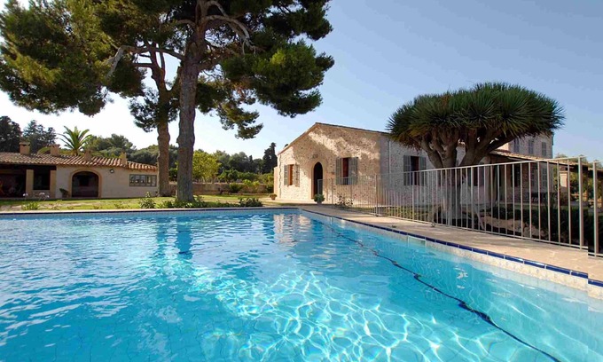 Portocolom Cottage | Can Cirerol, spacious house with pool in Porto Colom, Mallorca
