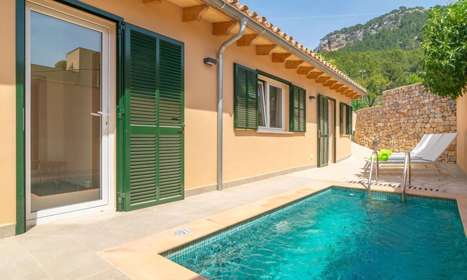 Andraitx Villa | CAN MOREU - Townhouse with private pool and free WiFi.