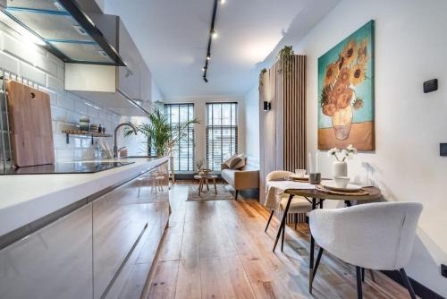 Oude Pijp Apartment | CanalView Luxury Apartment