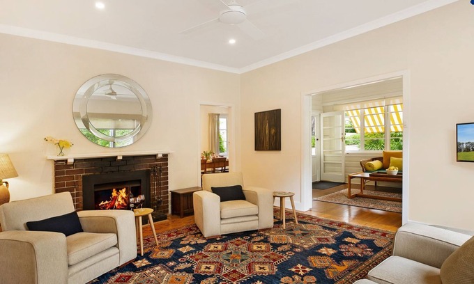 Bowral House | Canary Cottage - opposite Bowral County Club