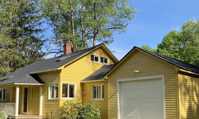 Glendale House | Canary House: ski house near Butternut!