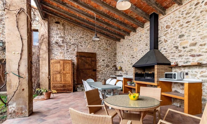 Cantallops House | CanCortada 1771 Rural house in the middle of the vineyards