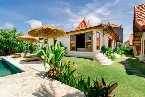Padonan Villa | Canggu 14 Guests 7 Bedrooms Daily Breakfast & Service Huge Private Pool & Garden!