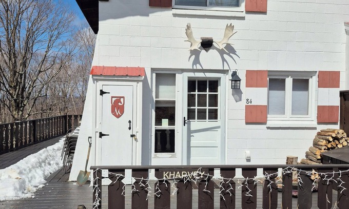 Franconia House | Cannon Mountain/Mittersill Ski Village - As Close To The Slope As You Can Get!