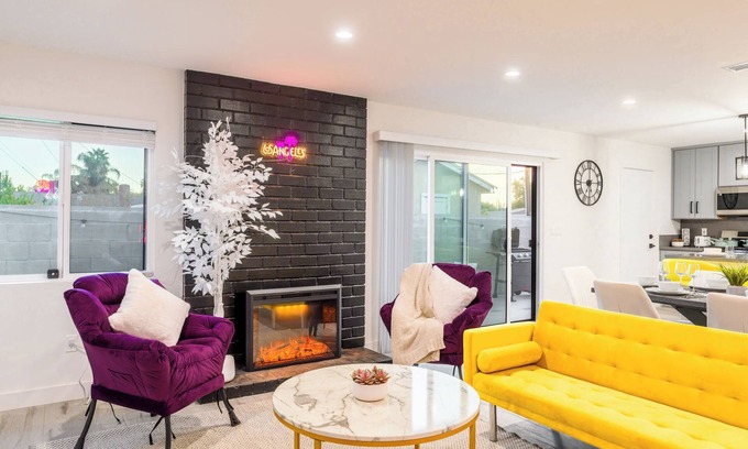 Canoga Park House | Canoga Park Modern 4-BR Home w/Spa, Claw Machine, Arcades, Games, Firepit