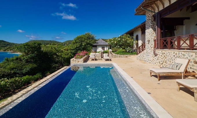 Carenage Villa | Canouan Beach House (4/5 Rooms)