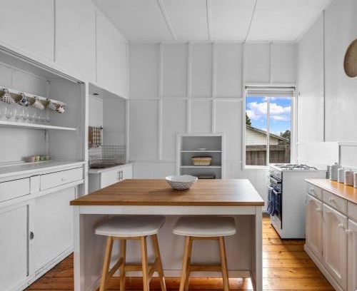 Wonthaggi House | Canterbury Cottage - dog friendly - fully fenced