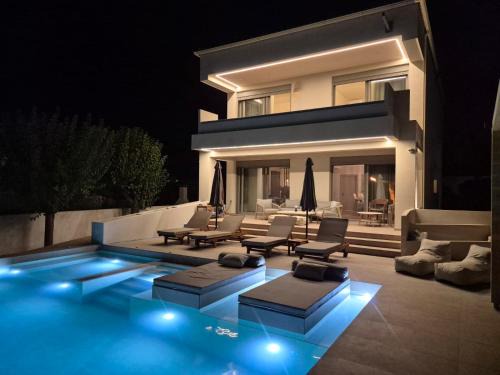 Zakynthos Villa | Cantouni Villa, Luxury 5BR Retreat with Pool & Jacuzzi Near Town by Villa Mana Gers