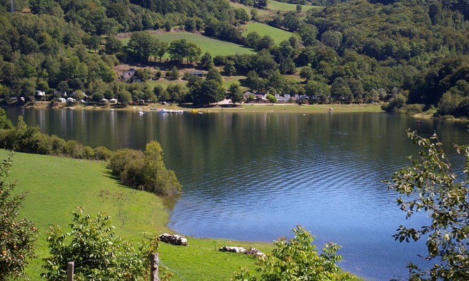 Montpeyroux House | Canvas Bungalow at the edge of the water at Camping La Romiguière *