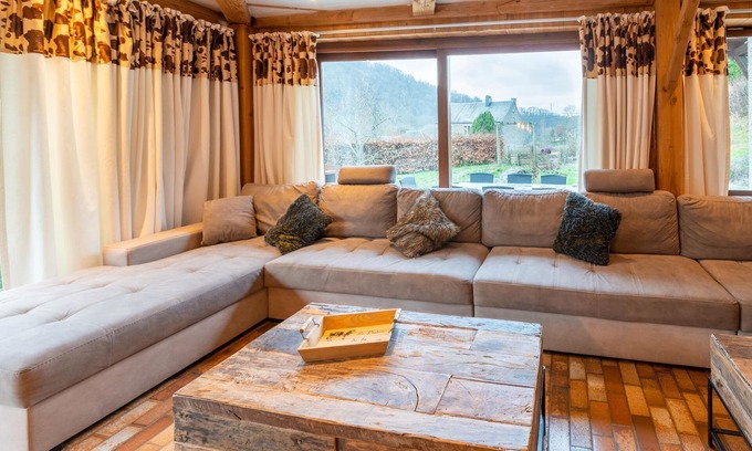 Membre House | Capacious holiday home in Membre with garden