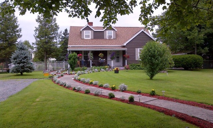 Harbourview House | Cape Cod style home in the heart of Dartmouth