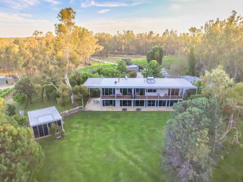 Lower Moira House | Cape Horn Vineyard 5 Bedroom Riverfront House on Working Vineyard