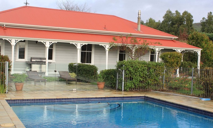 Waimarama Cottage | Cape South Cottage - delightful country cottage with Pacific ocean views