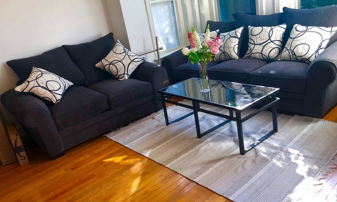 Truxton Circle House | Capiitol Hill North .The apartment is walking distance from the US Capitol