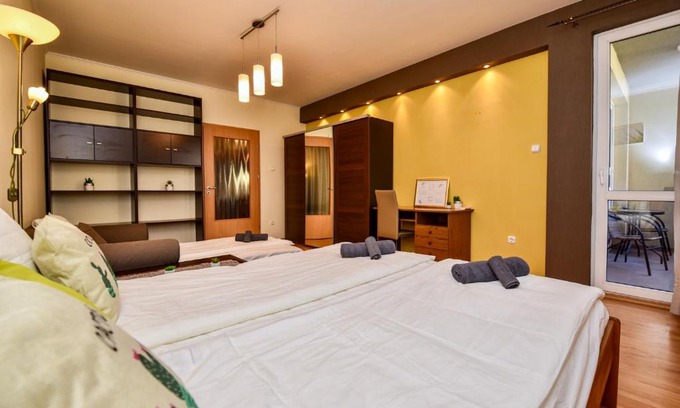 Ferencvaros Apartment | Cappuccino Apartment with Balcony and FREE PARKING