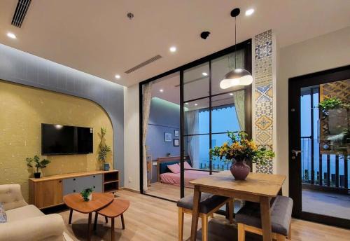 Van Giang Apartment | Capsule Onsen Landmark