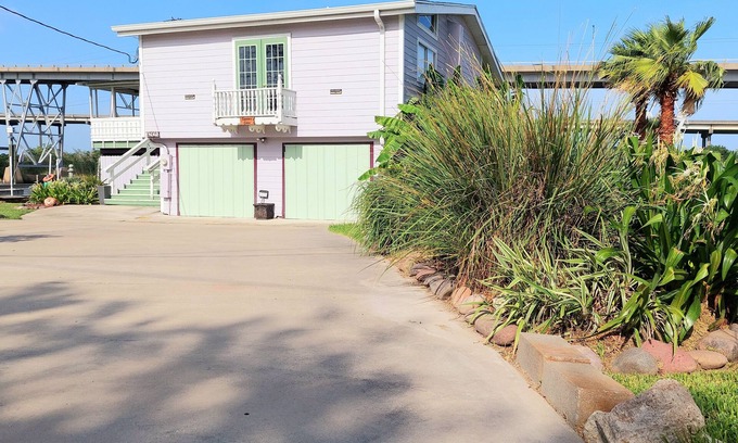 Lakeview  Jefferson County House | CAPTAIN'S CAPTAIN-Waterfront House