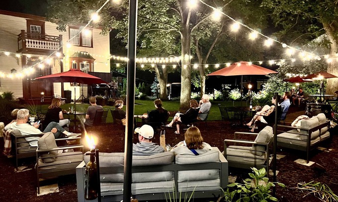 Hermann Bed & Breakfast | Captain Wohlt Inn Bed & Breakfast