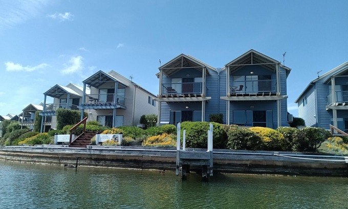 Paynesville House | Captains Cove Resort - π Waterfront Apartment β