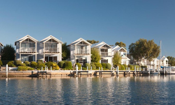 Paynesville Apartment | Captains Cove Resort - Absolute Waterfront Apartments