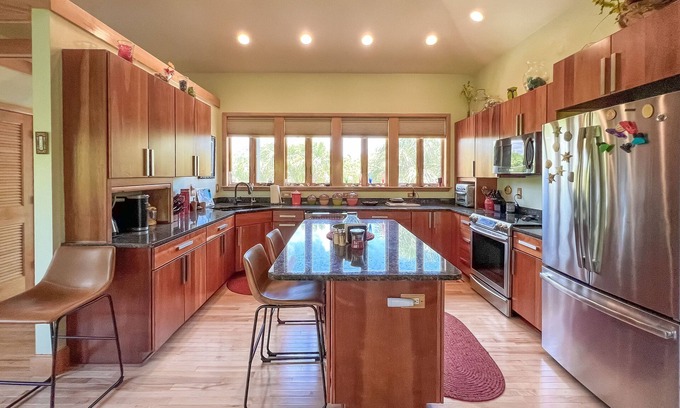 Safety Harbor Club House | Captivating Cabana – Luxury home, Boat Slip, Golf Cart, Pool, Pickleball, & Club
