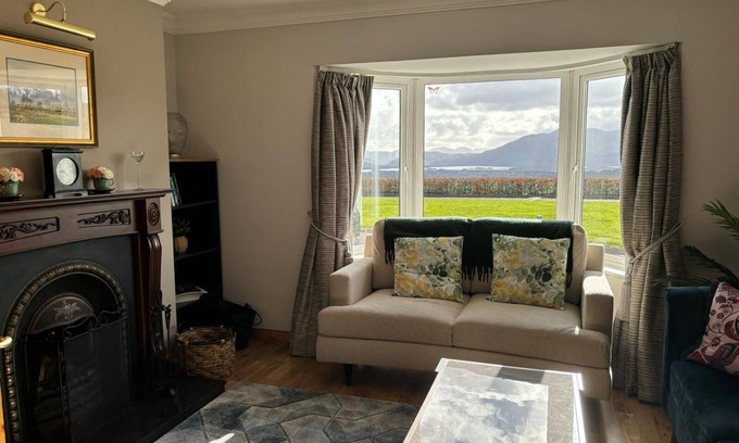 Killarney House | Captivating views of Killarney’s Lakes and Mountains Comfortable house.n nn