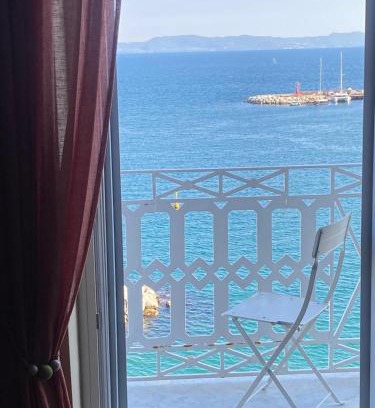 Chiaia House | Caracciolo Seafront Charme Home