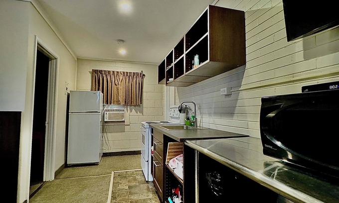 Swift Current Hotel | Caravel Motel