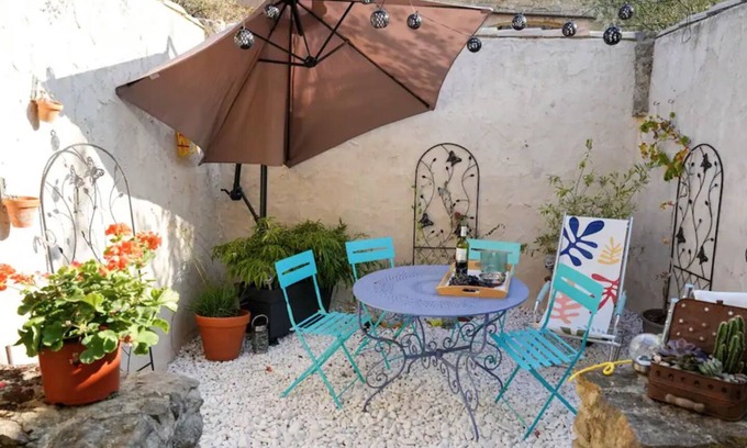 Trebes Cottage | Carcassonne and Canal de Midi Romantic Cottage