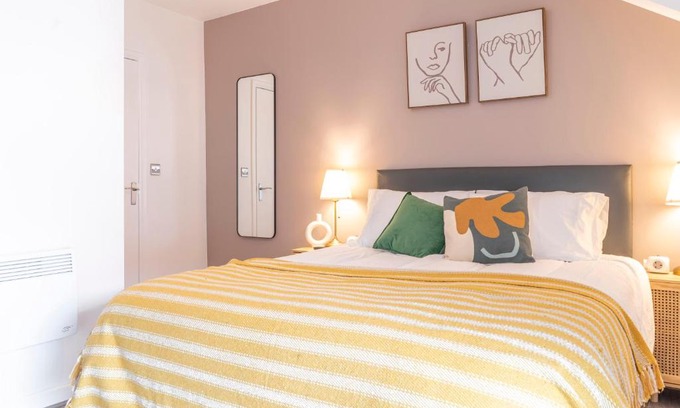 Riverside Apartment | Cardiff Stadium Free-Parking King-SizeBed FastWifi