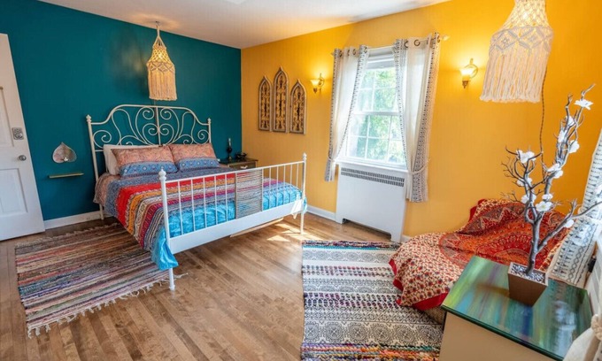 Cornwall Bed & Breakfast | Cardinal Inn ~ Boho Room