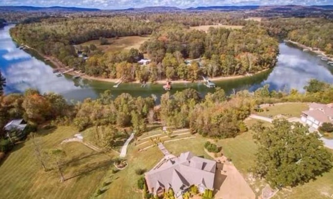 Rock Island House | Carefree on the Caney: Spacious 7-bedroom home on the Caney Fork River w/a dock