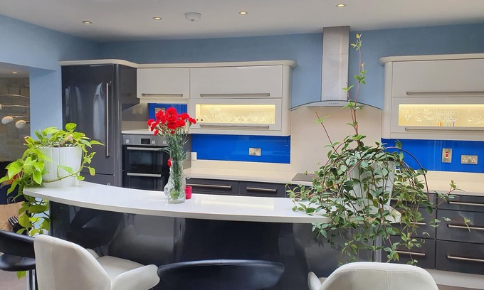 Portobello House | Carefully Curated Georgian Villa on a quiet street, in the heart of the city!