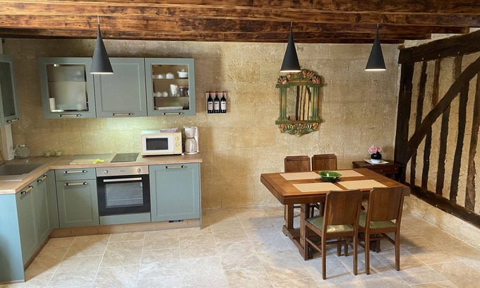 Coutras Bed & Breakfast | Carefully renovated house in quiet hamlet