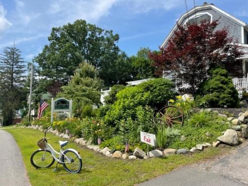 Wolfeboro Apartment | Caretakers Apartment-Split level w/European Bath