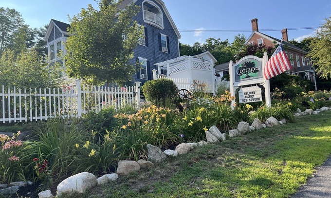 Wolfeboro Apartment | Caretakers Apartment-Split level w/Wet Room Bath