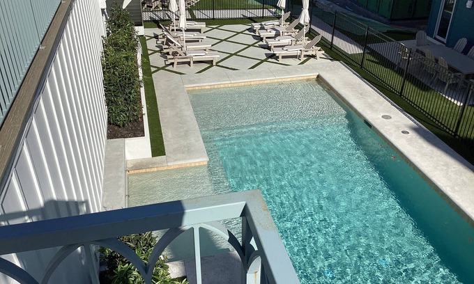 Eufaula House | Carlton Landing Bunkhouse. Sleeps 6 Private Pool and hot tub. Pet friendly.