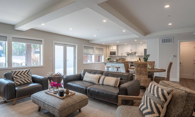 Golden Rectangle Apartment | Carmel-By-The-Sea Two King Bedroom Rental w/En Suite Granite Baths