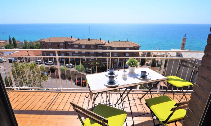 Montgat Apartment | "CARMEN SEAVIEW & BEACH": sea view, beach, balcony, parking, wifi, SAT-TV