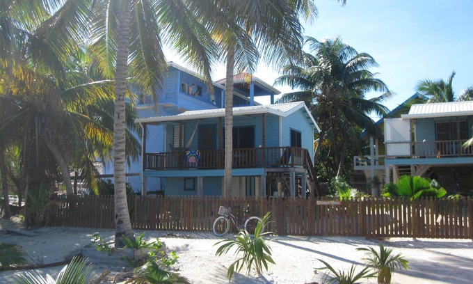 Caye Caulker Cabin | Carolyn's House (beachfront)