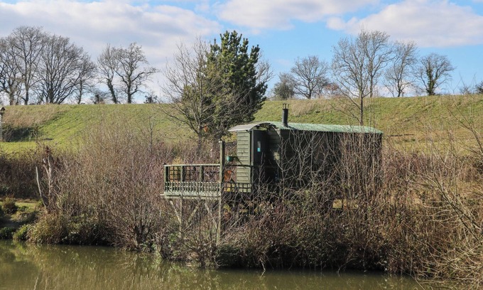 Hadlow Down Cottage | CARP HUT, pet friendly, character holiday cottage in Crowborough