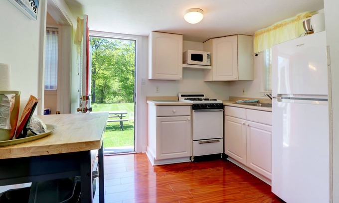 Wells Hotel | Carriage House Motel Cottages & Suites