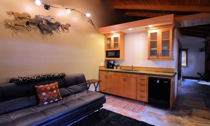 Alyeska Cottage | Carriage House - Tecumseh's timber frame Cottage