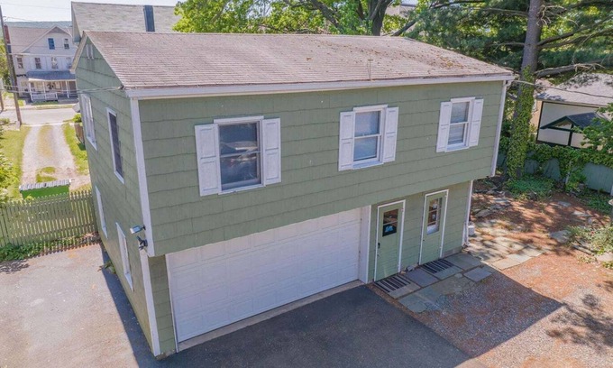 Berwick Apartment | Carriage House