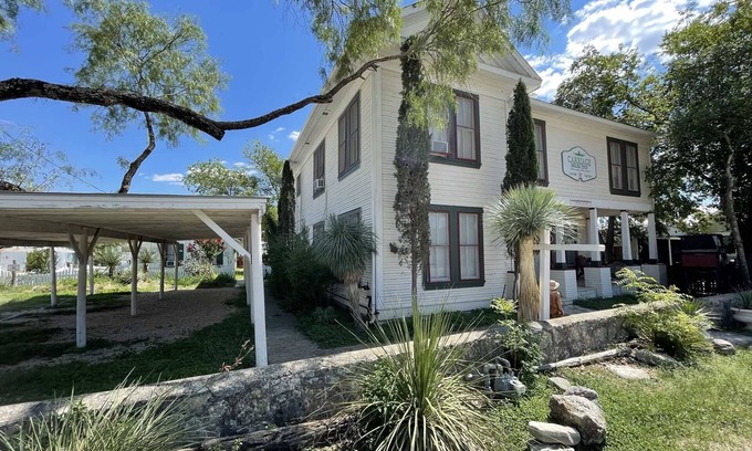Bandera House | Carriage Inn - Cowboy Capital of the World