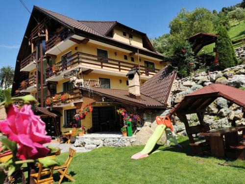 Moieciu de Jos House | Casă de vacanță Denisa Preda-16 persoane