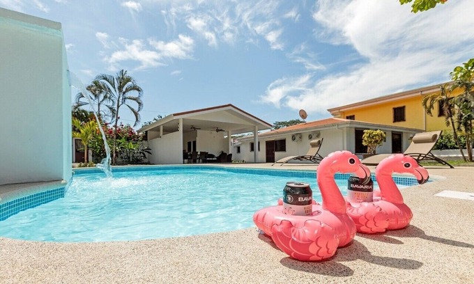 Canton Quepos House | CASA ALMENDRO, BEAUTIFUL HOUSE