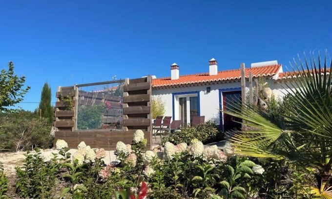 Cabeco de Aguia House | Casa Bamboo is a cute vacation apartment just 3km from the beach
