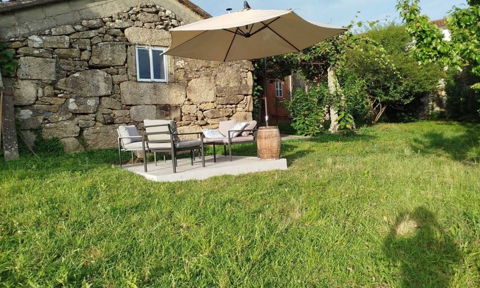 Tui House | Casa bandulu, charming and sustainable rural house next to the Miño River