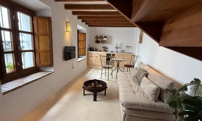 San Ambrosio Apartment | Casa Bashir